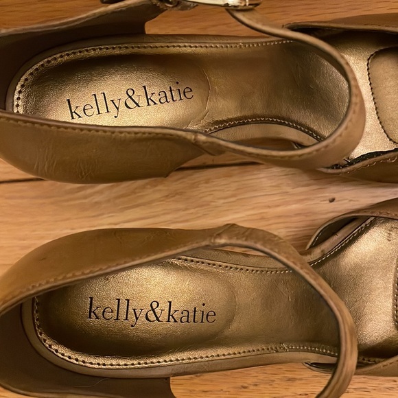 Kelly & Katie Tan Block High Heels Buckle Pumps Size 8.5 - Picture 9 of 11